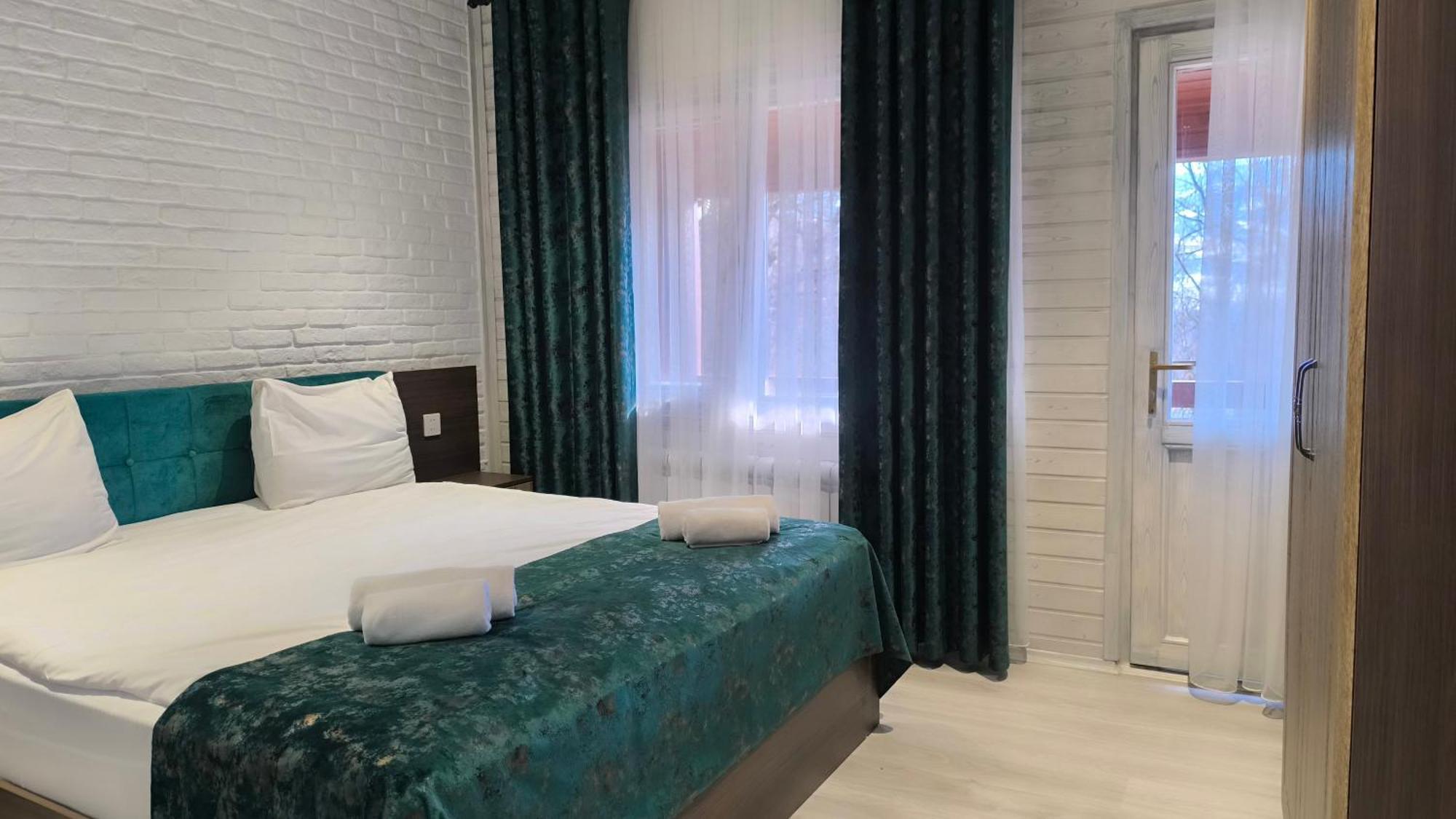 فندق Deluxe Park & 4*